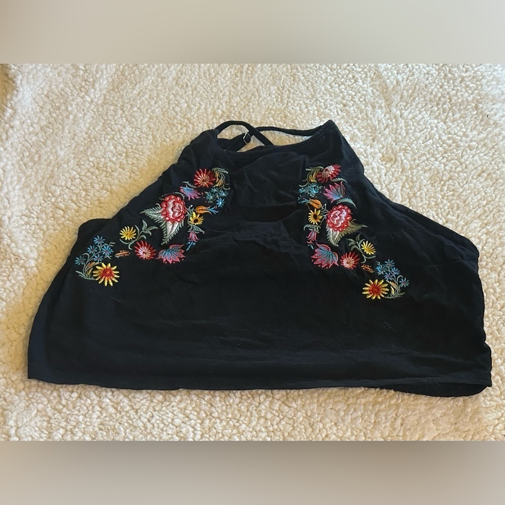 Messy Bun Just Chillin Women’s Black with Floral Crop Top Size Large - Picture 2 of 7